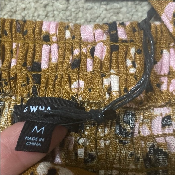 Who What Wear 
Floral Linen Blend 
Tank Top - Picture 3 of 4